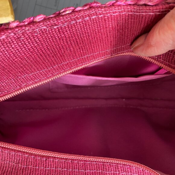 Vintage Straw and cloth purse with wooden handles. Excellent condition. 12” x 6” - Picture 4 of 5